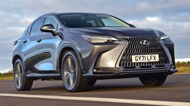 Lexus NX - front tracking